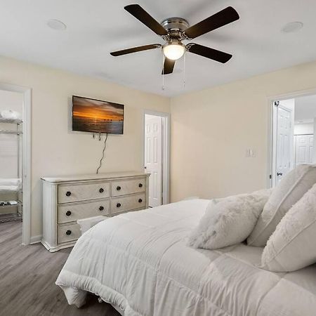 Cozy 2 Bedroom Duplex In Charlotte, Jacuzzi, Sleeps 6 Plus 2 エクステリア 写真