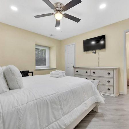 Cozy 2 Bedroom Duplex In Charlotte, Jacuzzi, Sleeps 6 Plus 2 エクステリア 写真