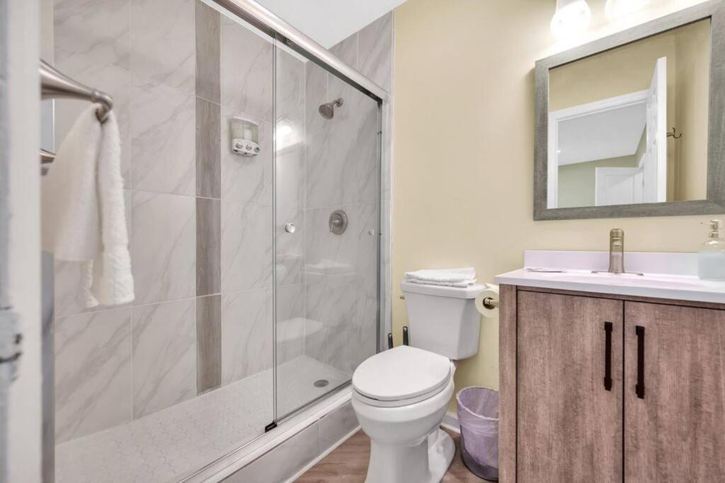 Cozy 2 Bedroom Duplex In Charlotte, Jacuzzi, Sleeps 6 Plus 2 エクステリア 写真