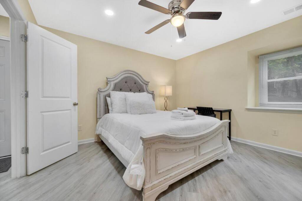 Cozy 2 Bedroom Duplex In Charlotte, Jacuzzi, Sleeps 6 Plus 2 エクステリア 写真