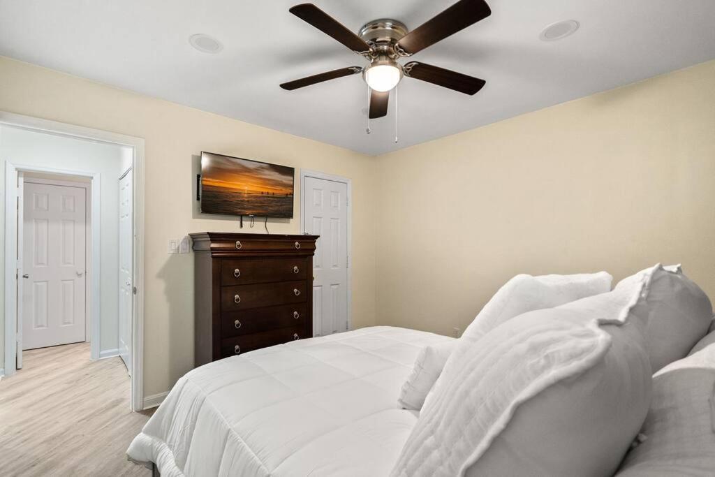 Cozy 2 Bedroom Duplex In Charlotte, Jacuzzi, Sleeps 6 Plus 2 エクステリア 写真