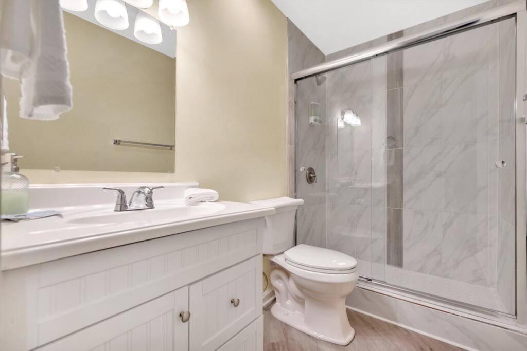 Cozy 2 Bedroom Duplex In Charlotte, Jacuzzi, Sleeps 6 Plus 2 エクステリア 写真