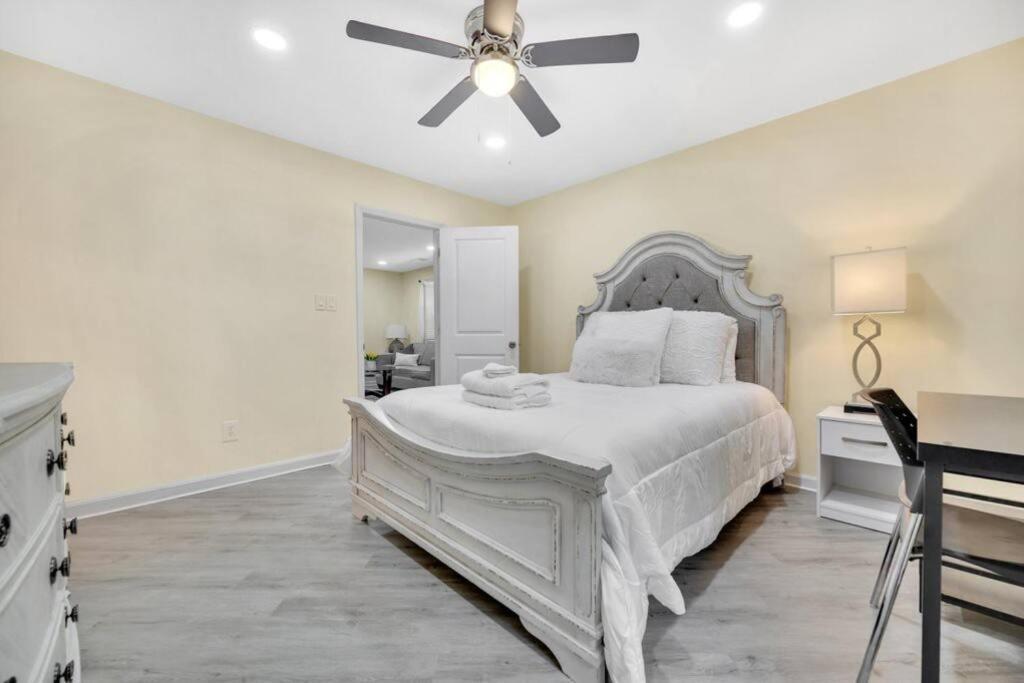 Cozy 2 Bedroom Duplex In Charlotte, Jacuzzi, Sleeps 6 Plus 2 エクステリア 写真