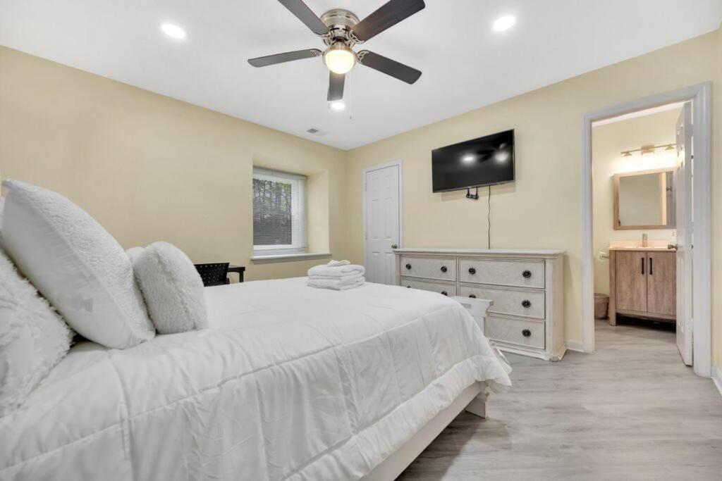 Cozy 2 Bedroom Duplex In Charlotte, Jacuzzi, Sleeps 6 Plus 2 エクステリア 写真